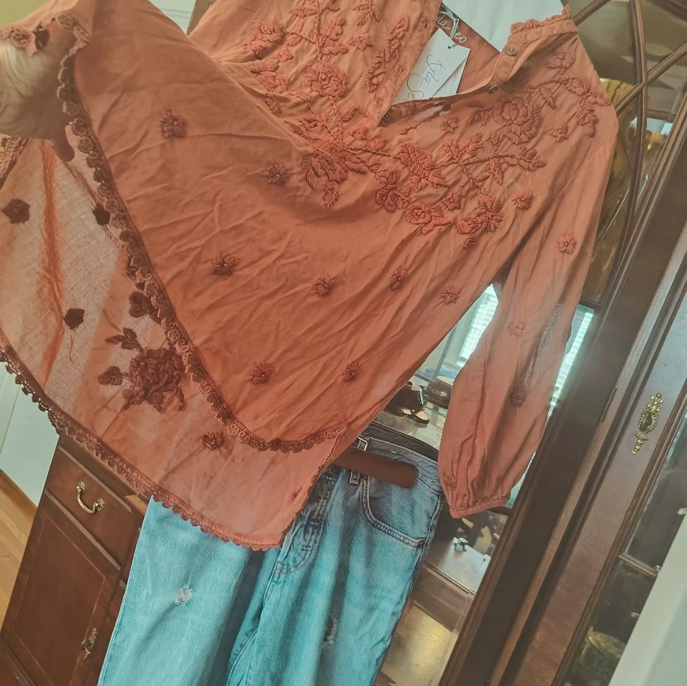 SOLD ..Burnt orange top nwt - Picture 2 of 8